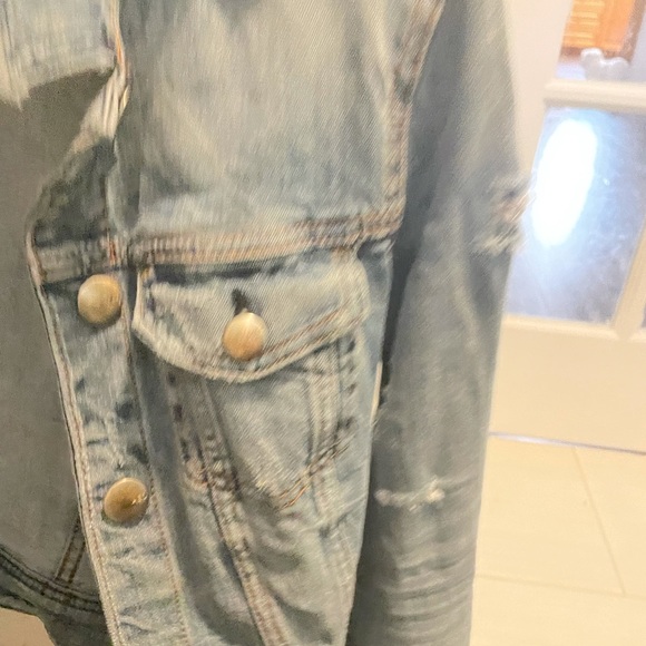American eagle ladies denim jacket.  Great shape - Picture 3 of 4